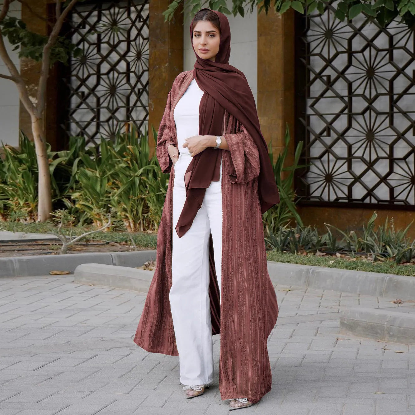 Light Abaya Solid Striped Retro Middle Eastern Saudi Style