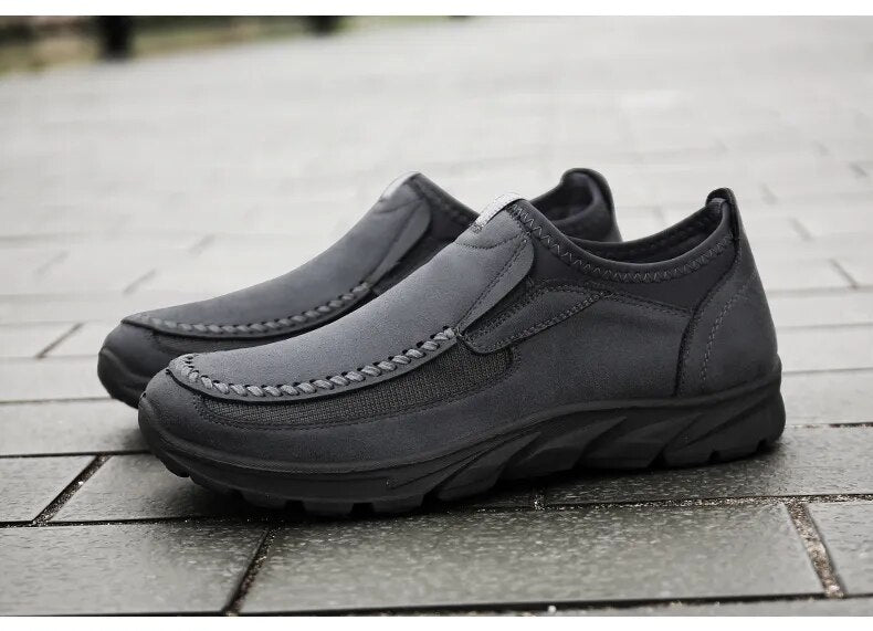 Men's Casual Lightweight Soft Sole Comfortable Slip-On Leather Shoes