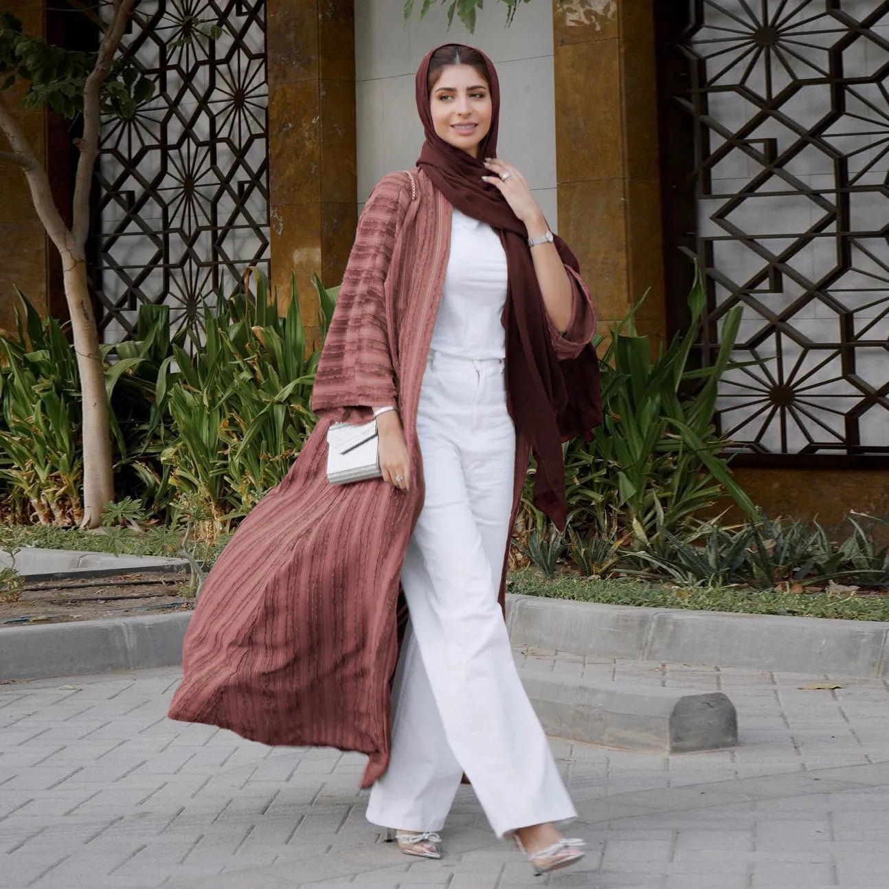 Light Abaya Solid Striped Retro Middle Eastern Saudi Style